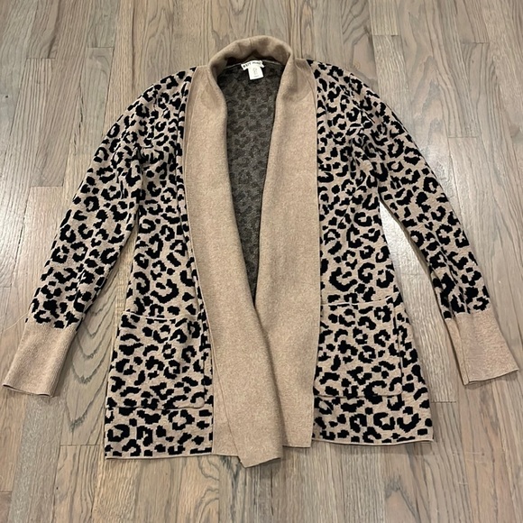 Yet Again Sweaters - Yet Again Long Sleeves Leopard Print Cardigan with Pockets Size small
